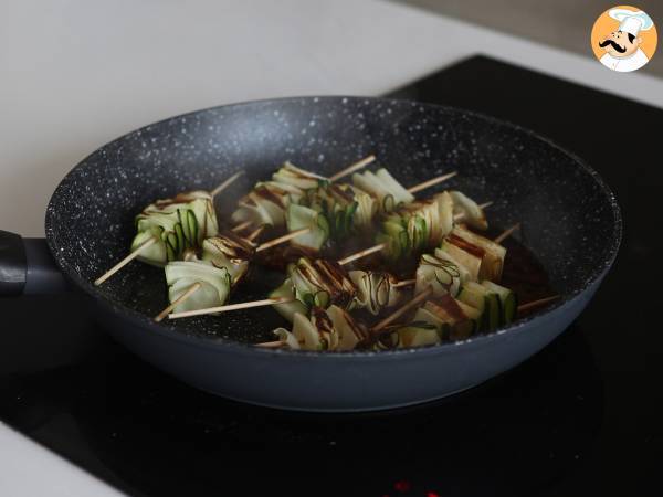 Zucchinispieße mit einer köstlichen, würzigen asiatischen Sauce - Zubereitung Schritt 6