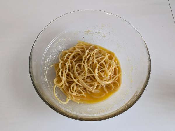 Spaghetti-Frittata aus dem Airfryer : einfach und knusprig - Zubereitung Schritt 4