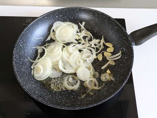 Cremige Pasta mit Zwiebeln : schnell, einfach und günstig - Zubereitung Schritt 2