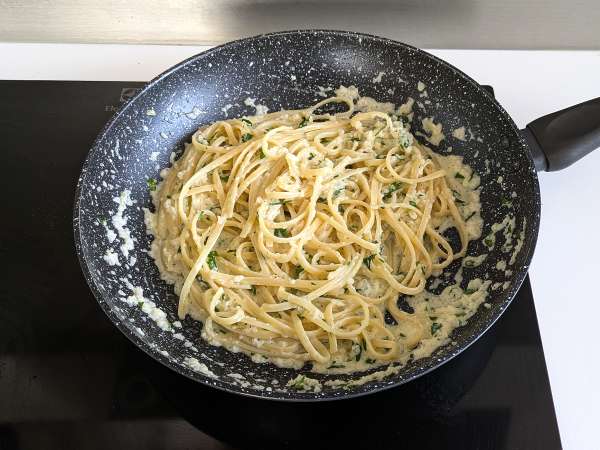 Cremige Pasta mit Zwiebeln : schnell, einfach und günstig - Zubereitung Schritt 7