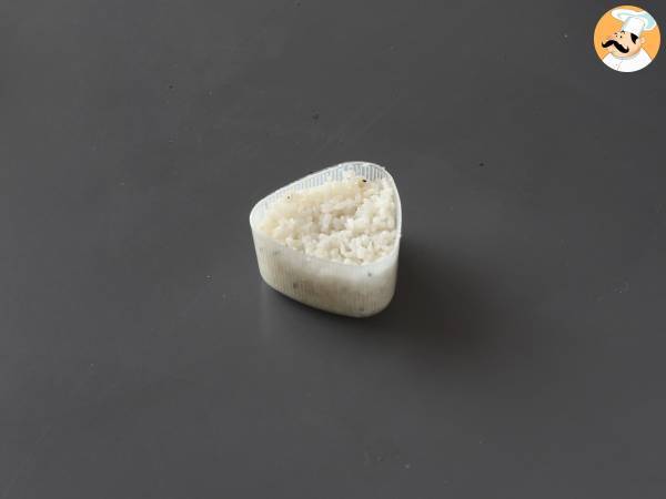 Onigiri mit Thunfisch, das kleine dreieckige Reissandwich aus Japan - おにぎり - Zubereitung Schritt 7
