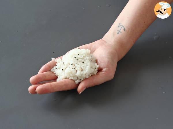 Onigiri mit Thunfisch, das kleine dreieckige Reissandwich aus Japan - おにぎり - Zubereitung Schritt 12