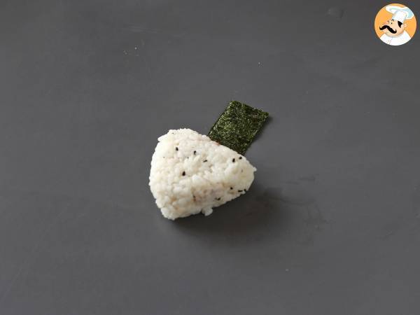 Onigiri mit Thunfisch, das kleine dreieckige Reissandwich aus Japan - おにぎり - Zubereitung Schritt 14