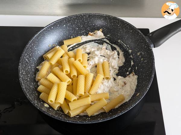 Nudeln mit Ricotta und Walnüssen: cremig und knackig - Zubereitung Schritt 6