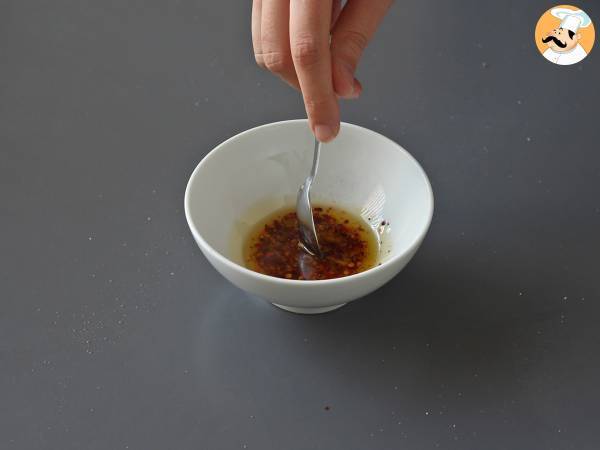 Türkische Eier auf Joghurtbasis mit pikantem Öl - çilbir - Zubereitung Schritt 2