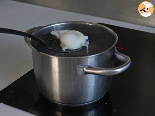 Türkische Eier auf Joghurtbasis mit pikantem Öl - çilbir - Zubereitung Schritt 4