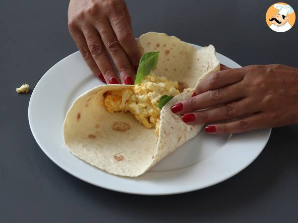 Weicher und super proteinreicher Wrap mit Ei und Feta - Zubereitung Schritt 7