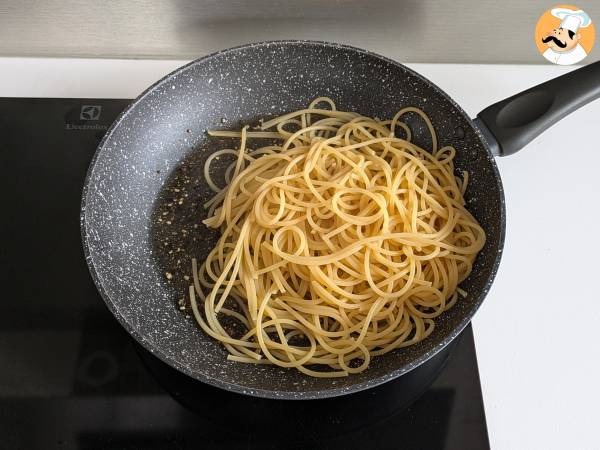 Spaghetti Cacio e Pepe: 3 Zutaten, eine Geschmacksexplosion! - Zubereitung Schritt 5