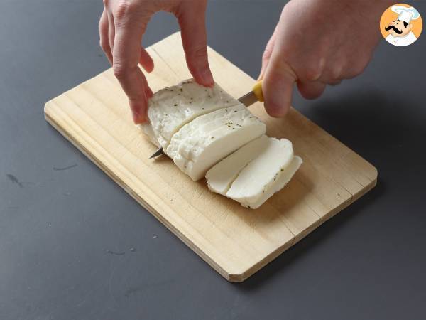 Gebackener Halloumi in der Pfanne als süß-salzige Version mit Honig und Rosmarin - Zubereitung Schritt 1