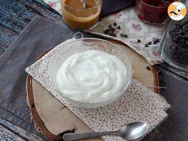 Skyr bowl mit roten Früchten, Erdnussbutter und Schokolade - Zubereitung Schritt 1