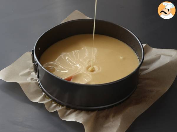 Umgekehrter Pfirsichkuchen, saftig, zartschmelzend und karamellisiert - Zubereitung Schritt 6