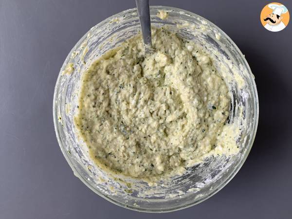 Air Fryer Zucchini Beignets mit Joghurt-Feta-Sauce - Zubereitung Schritt 3