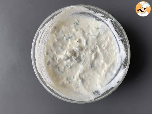 Air Fryer Zucchini Beignets mit Joghurt-Feta-Sauce - Zubereitung Schritt 5