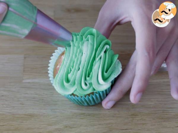 Monster-Cupcakes für Halloween - Zubereitung Schritt 17