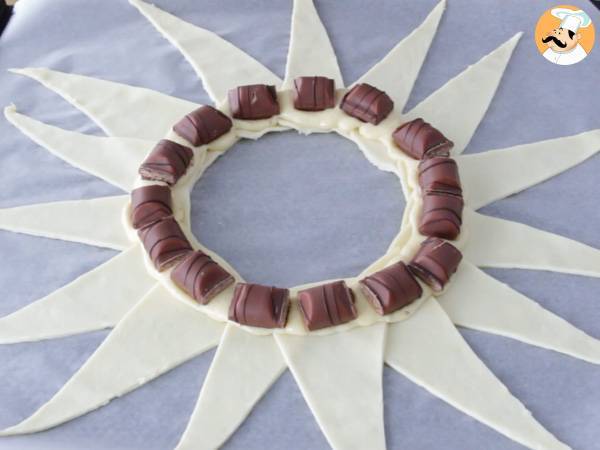 Dreikönigskuchen mit Kinder Bueno - Zubereitung Schritt 11