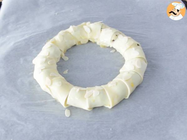 Dreikönigskuchen mit Kinder Bueno - Zubereitung Schritt 13