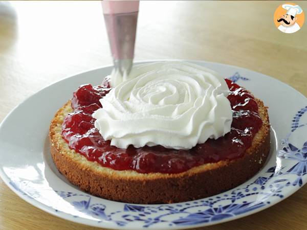 Victoria Sponge Cake ultrafluffig - Zubereitung Schritt 6