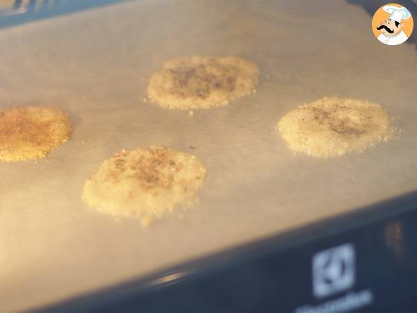 Parmesanchips mit Kräutern und Gewürzen - Zubereitung Schritt 3