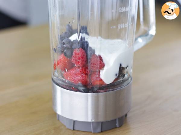 Smoothie Bowl mit roten Früchten - Zubereitung Schritt 1