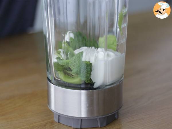 Smoothie-Bowl Kiwi Minze Spinatsprossen - Zubereitung Schritt 1