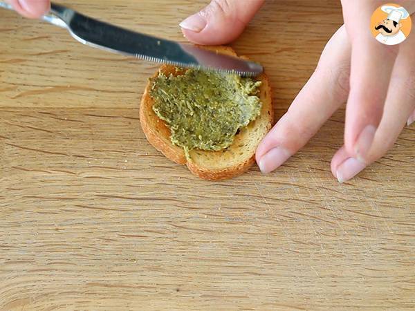 Toast mit Pesto, Parmesan und getrockneten Tomaten - Zubereitung Schritt 1