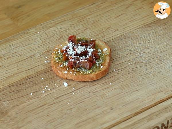 Toast mit Pesto, Parmesan und getrockneten Tomaten - Zubereitung Schritt 2