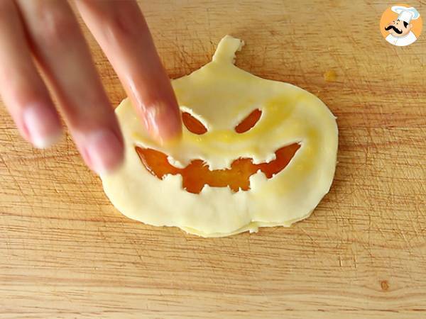 Halloween-Blätterteiggebäck - Zubereitung Schritt 5