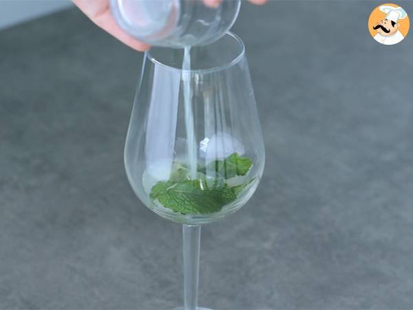 Königlicher Mojito mit Prosecco - Zubereitung Schritt 1