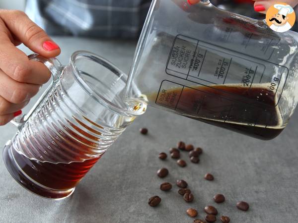 Irish Coffee (Kaffee mit Whisky und Schlagsahne) - Zubereitung Schritt 2