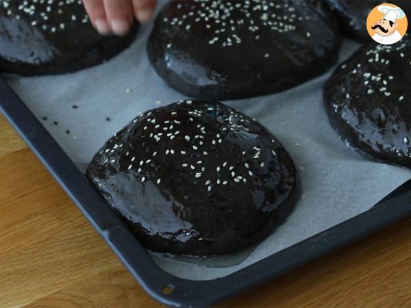 Schwarze Buns mit Tintenfischtinte - Zubereitung Schritt 4