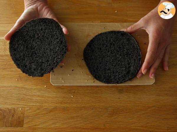 Schwarze Buns mit Tintenfischtinte - Zubereitung Schritt 6