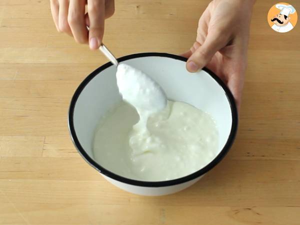 Selbstgemachter Frischkäse (Typ Philadelphia) mit 2 Zutaten - Zubereitung Schritt 1