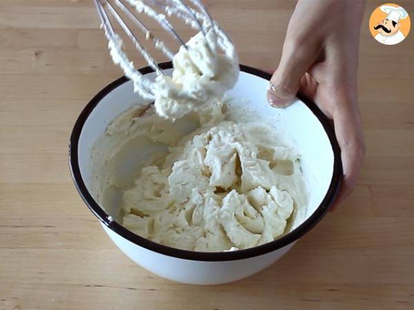 Karottenbiskuit mit Käsekuchenfüllung - Zubereitung Schritt 1