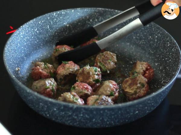 Hackbällchen aus Rindfleisch und Parmesan - Zubereitung Schritt 3