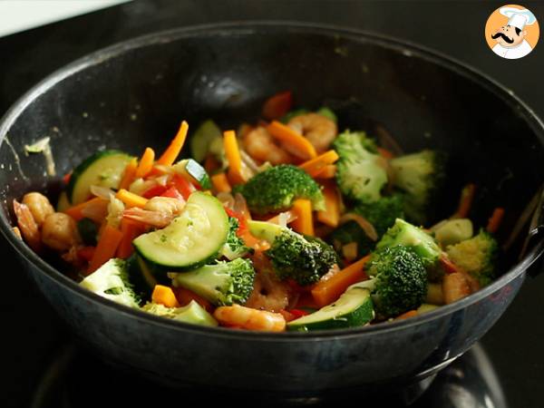 Gemüsewok mit Garnelen - Zubereitung Schritt 4