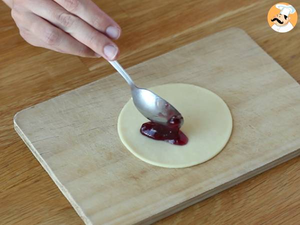 Süßes Gebäck mit Marmelade - Zubereitung Schritt 6