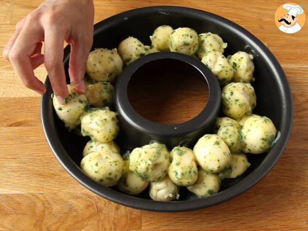 Gefüllte Mozzarella-Pizza-Krone - Zubereitung Schritt 5