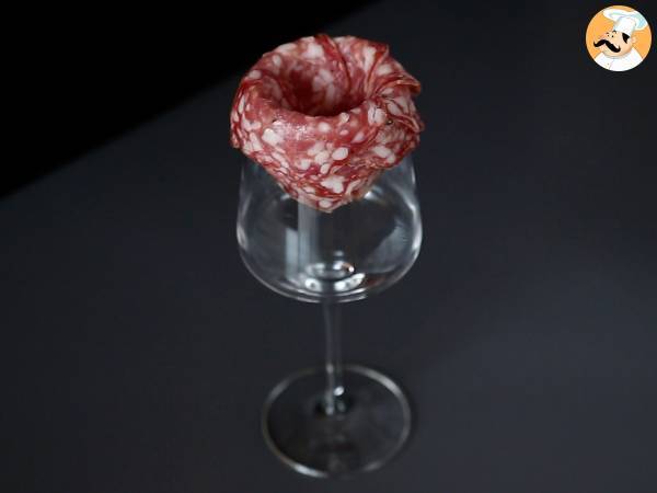 Wie macht man eine Aufschnittplatte? Falten in Rosenform! - Zubereitung Schritt 2