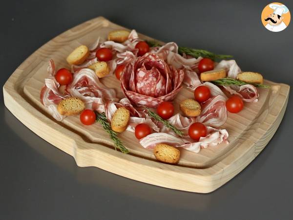 Wie macht man eine Aufschnittplatte? Falten in Rosenform! - Zubereitung Schritt 5