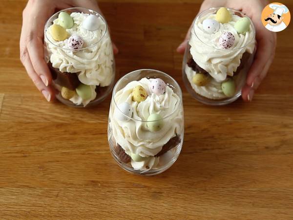 Ostergläser mit Brownie und Schlagsahne - Zubereitung Schritt 6