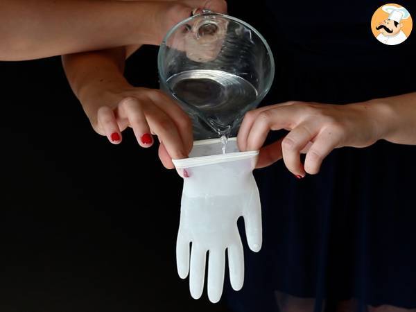 Halloween-Cocktail mit handgeformtem Eiswürfel - einfaches Tutorial! - Zubereitung Schritt 1