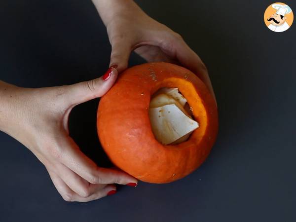 Herbstliches Fondue mit Reblochon in einem Kürbis! - Zubereitung Schritt 4