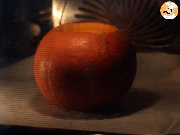 Herbstliches Fondue mit Reblochon in einem Kürbis! - Zubereitung Schritt 5