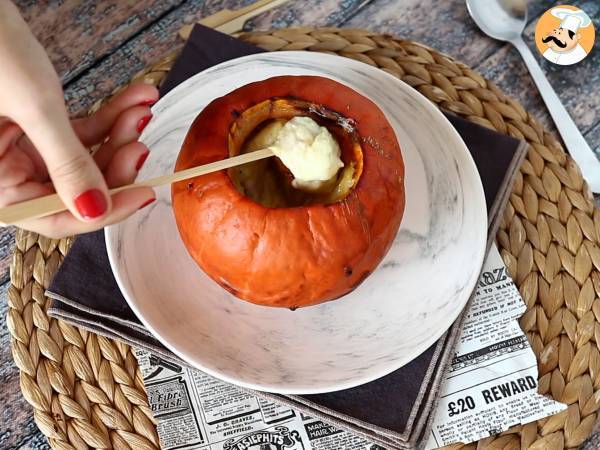 Herbstliches Fondue mit Reblochon in einem Kürbis! - Zubereitung Schritt 7