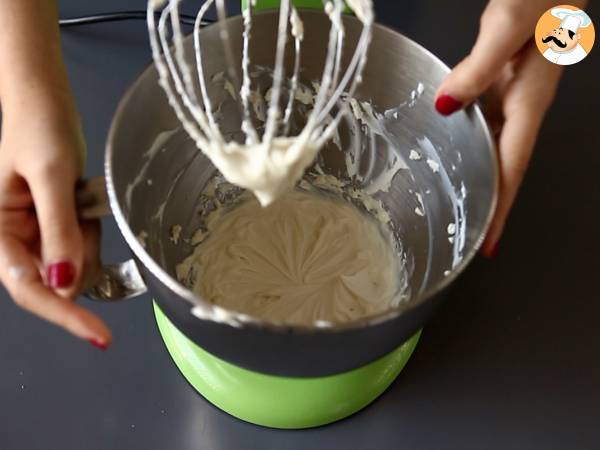 Kokosnussgläser nach Raffaello-Art ohne Backen - ein märchenhaftes Dessert in einer Schneekugel - Zubereitung Schritt 2