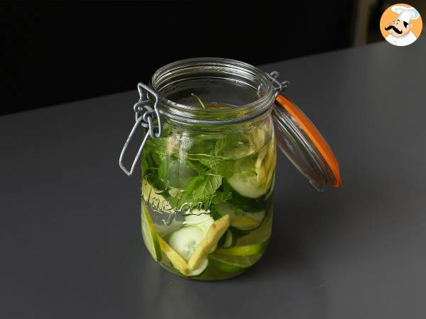 Wasser mit Gurken-, Limetten-, Minze- und Ingwer-Geschmack - Zubereitung Schritt 4