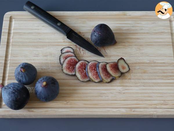 Feigenschnitten, Ziegenfrischkäse, Honig und Rosmarin - Zubereitung Schritt 1