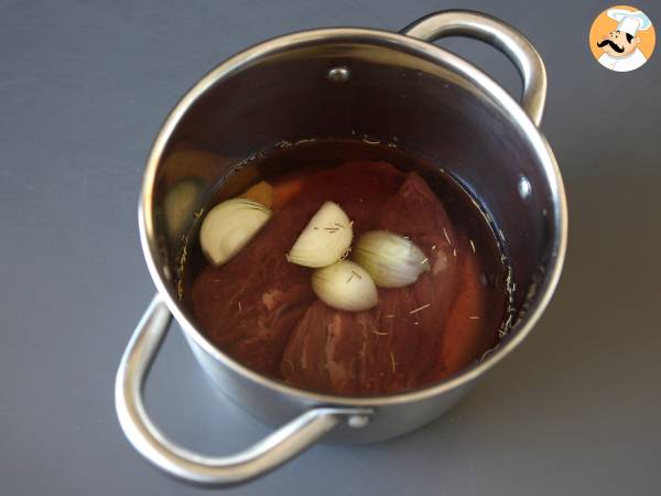 Gefüllte Kochbananen mit zerzupftem Fleisch und geriebenem Käse - Zubereitung Schritt 1