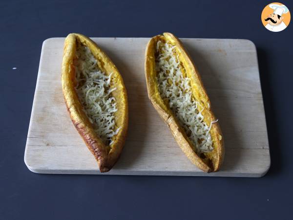 Gefüllte Kochbananen mit zerzupftem Fleisch und geriebenem Käse - Zubereitung Schritt 7