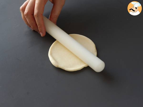 Pizzabrötchen, gefüllt mit Tomatensoße, Schinken und Mozzarella - Zubereitung Schritt 1